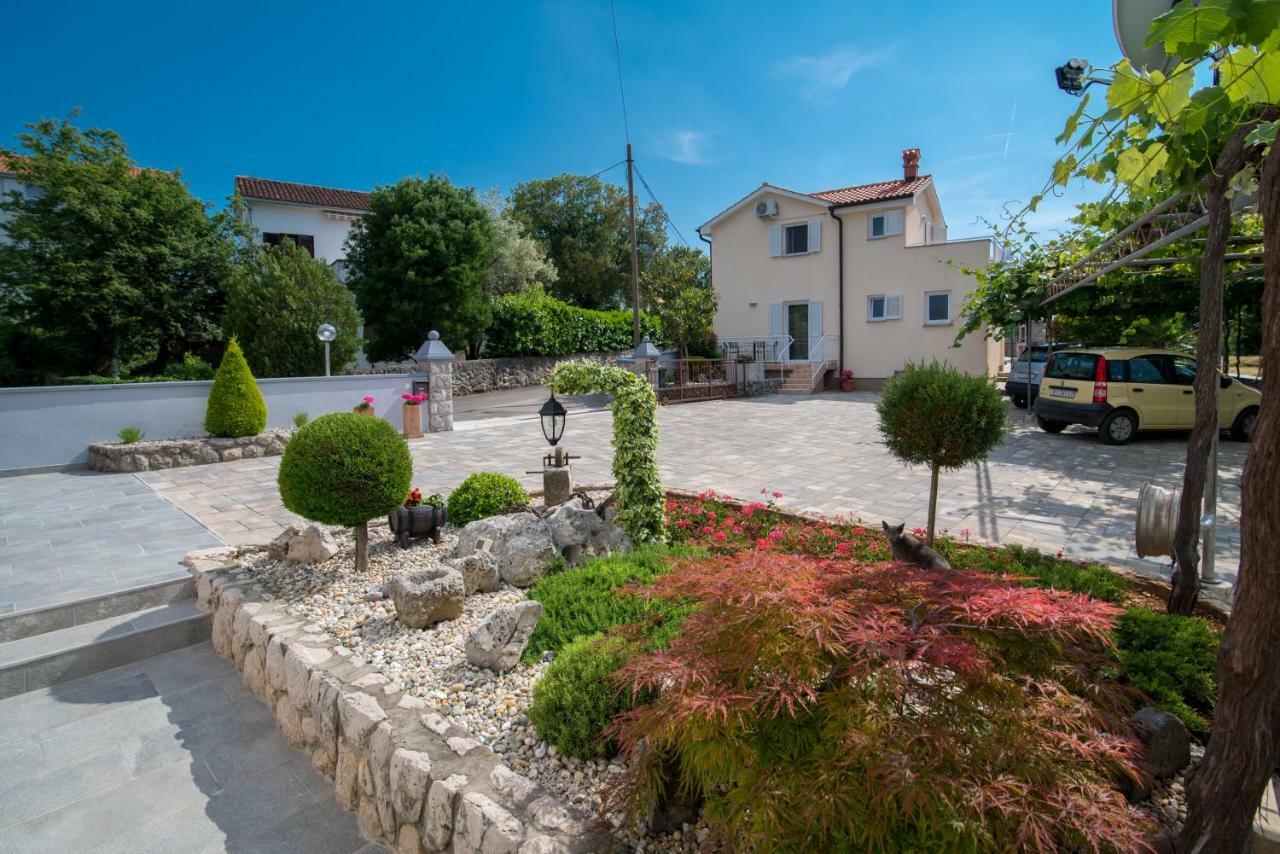 Apartments Marija & Anton Malinska Exterior foto
