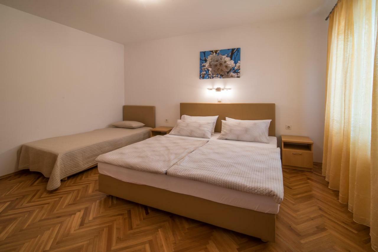 Apartments Marija & Anton Malinska Exterior foto